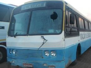 Ônibus de transporte escolar sofre ato de vandalismo em Floriano