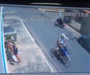 Mulher rouba planta no centro de Floriano e é flagrada por câmeras de segurança