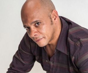 Baú de inéditas de Vander Lee é aberto com edição do single "A vida não são flores"