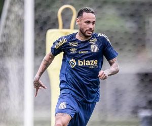 Nova era Neymar: astro reestreia pelo Santos "fininho", com festa e de olho em maratona por Seleção