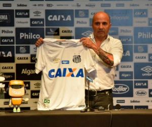 Sampaoli cita Pelé e Neymar e diz que Santos precisa jogar no ataque