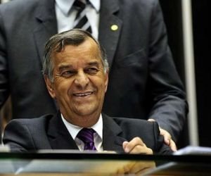 Auxiliar direto de 12 presidentes da Câmara, ex-secretário-geral Mozart Vianna morre aos 70 anos