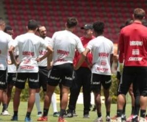 Fernando Diniz e Raí se despedem dos atletas em reapresentação do São Paulo