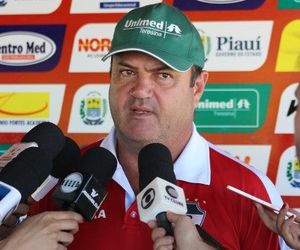Vica explica alterações nas escalações do River-PI: "Temos que conviver"