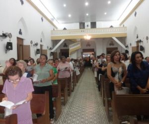 Fieis participaram da celebração da Vigília Pascal em Floriano