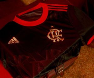 Flamengo lança camisa 3 em homenagem ao Mundial de 1981