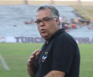 Técnico faz boa avaliação de amistoso, mas deve mudar time no jogo de volta