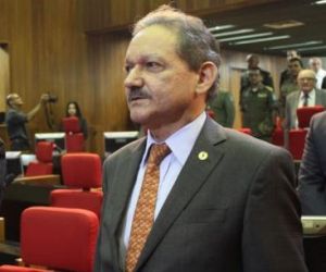 Em plenário, deputados prestam homenagem a Chico Ramos