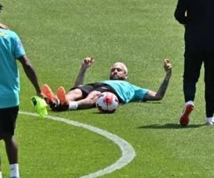 Neymar leva pisão e vira dúvida para amistoso;Tite tem provável substituto
