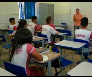 Alunos das cidades mais pobres vão receber bolsa para não deixar escola