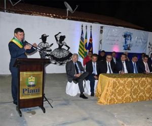 Governador reabre casa cultural e homenageia ministro do STJ
