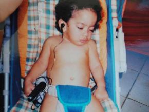 Família pede apoio para tratamento de criança vítima de isquemia cerebral