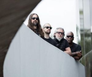 Sepultura anuncia, para agosto, álbum ao vivo com participações de grandes nomes do metal