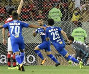 Rueda lamenta erro de Thiago e diz que "faltou controlar emoção" para levar 1 a 0