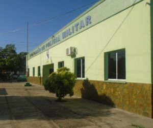 Professora tem motocicleta tomada de assalto em escola de Floriano