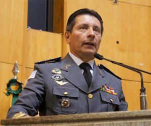 Deputado usa tribuna para "encomendar" crime no ES