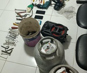 PM recupera botijão de gás roubado e encontra diversos produtos em casa abandonada em Floriano