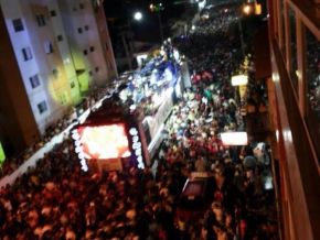 Chicabana agita arrastão na abertura do carnaval de Floriano
