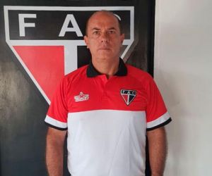 Sem treinador, Ferroviário busca substituto para Carlos Rabello