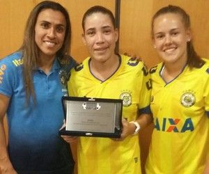 Tigresas recebem os prêmios de gol mais bonito e revelação
