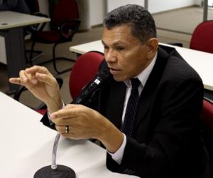 Líder do Governo anuncia projeto de lei para combater a fraude em concurso público
