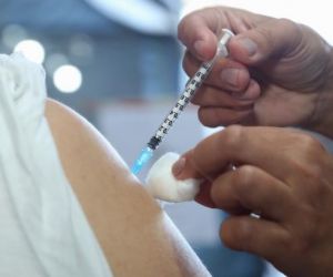 Sesapi e Conselho de Secretários vão destinar 20% das vacinas contra Covid para atividades essenciai