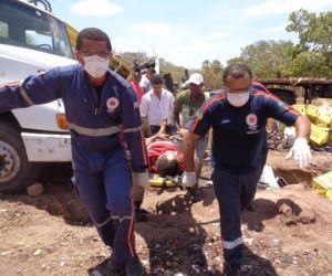 Carreta tomba e motorista morre em acidente na PI 105