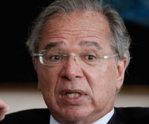 Guedes reafirma flexibilização do teto de gastos e cobra avanço de reformas do presidente do Senado