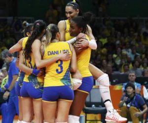 Seleção feminina de vôlei atropela a Rússia e segue invicta