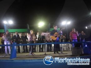 Show gospel encerrou Dia da Bíblia em Floriano