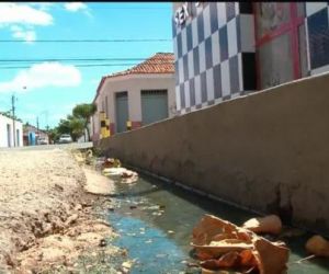Moradores do Centro de Teresina reclamam dos custos para ligação com rede de esgoto