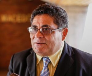 Magalhães destaca o papel da oposição na condução do Estado