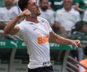 Corinthians viaja à Argentina com Danilo Avelar e sem Jadson