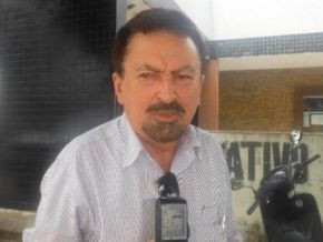 Assis Carvalho assume a presidência do SICOMÉRCIO de Floriano