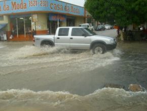 Forte chuva castiga Floriano, alerta também para amanhã; VEJA FOTOS!