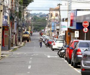 Governo prorroga medidas restritivas e suspende atividades presenciais às 20h de quinta
