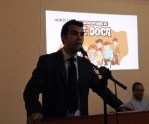 Advogado Jairo Lima lança o livro "As Desventuras de Zé Doca" em Floriano