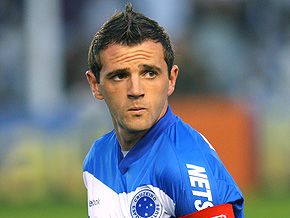 Timão ignora assédio rival, mas não descarta subir proposta por Montillo