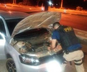 PRF recupera carro roubado e com documentação falsa em Floriano