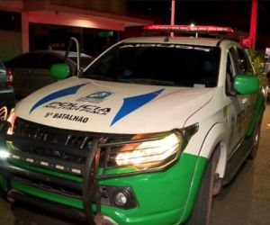 Dois homens ficam feridos em colisão entre dois carros em cruzamento na Zona Leste de Teresina
