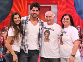 Brothers relaxam com cervejas após o tenso Paredão que eliminou Rodrigão na noite desta terça-feira
