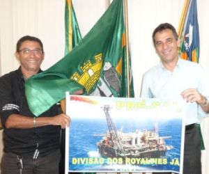 Prefeito Gilberto Júnior recebeu em seu gabinete florianense defensor dos royalties