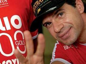 Túlio Maravilha se apresenta na terça-feira para o Barras