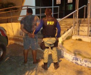 PRF prende homem com mandado de prisão em aberto