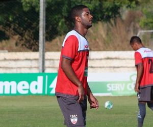 Em estreia como titular, Vinicius quer agradar Vica: "Mostrar o meu valor"