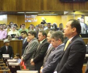 Projeto de lei reajusta salários do Governador e do vice