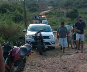 Jovem de 15 anos é morto a tiros e corpo é abandonado em terreno baldio na Zona Leste de Teresina