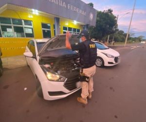 PRF prende suplente de vereadora com veículo clonado e documento falso em Teresina