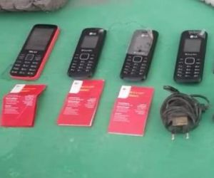 Agentes apreendem celulares em pátio da Penitenciária de Floriano