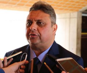 Júlio Arcoverde assume presidência e partidos ajustam vagas na CCJ